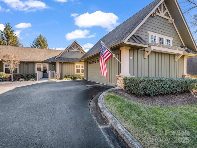 view of front of house featuring a garage