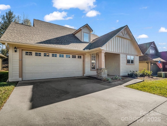 view of front facade with a garage