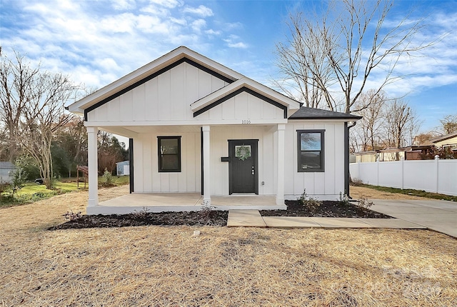 modern inspired farmhouse featuring covered porch