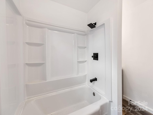 bathroom featuring shower / washtub combination