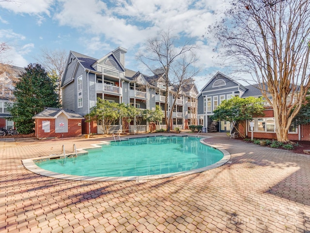 view of swimming pool featuring a patio