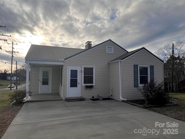 view of front of property