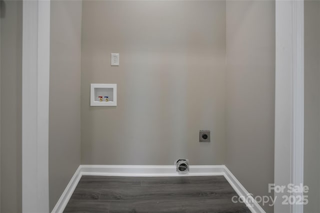 clothes washing area with washer hookup and hookup for an electric dryer