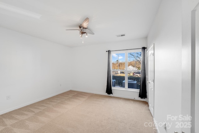 carpeted empty room featuring ceiling fan