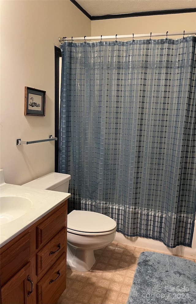 full bathroom featuring shower / bathtub combination with curtain, vanity, toilet, and ornamental molding