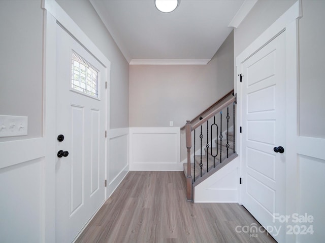 entrance foyer with light wood-type flooring and ornamental molding