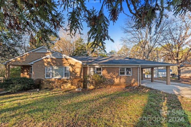 single story home featuring a front lawn and a carport