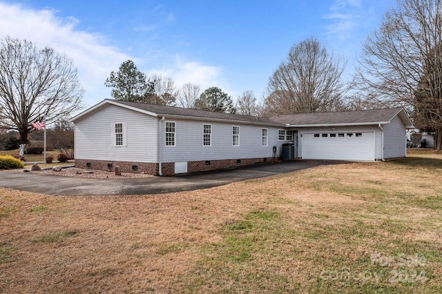 view of front facade featuring central AC, a garage, and a front lawn