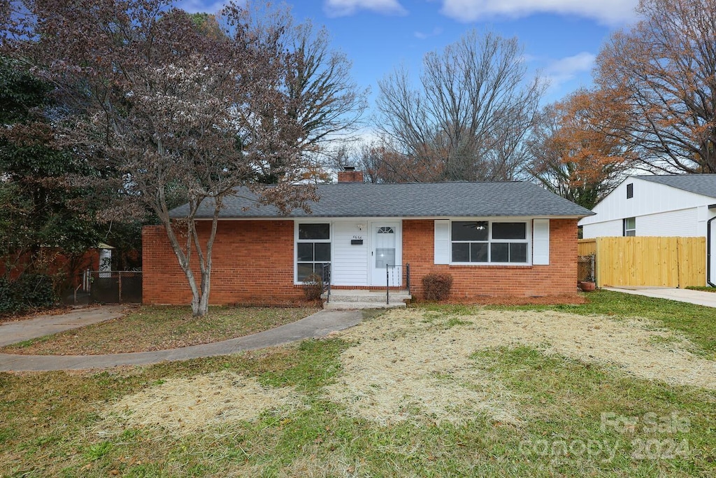 view of front of home with a front yard