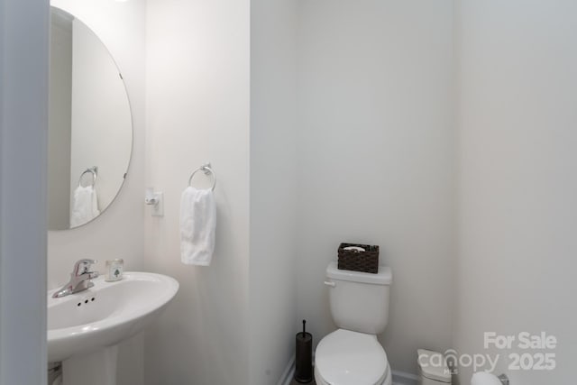 bathroom featuring sink and toilet