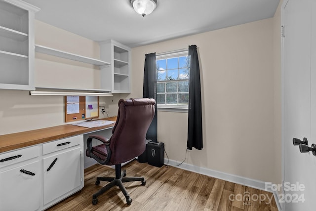 office area with light hardwood / wood-style floors