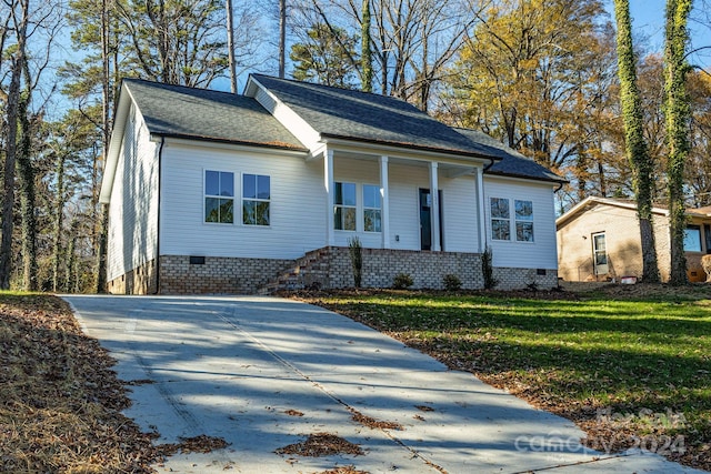 view of front of property with a front lawn