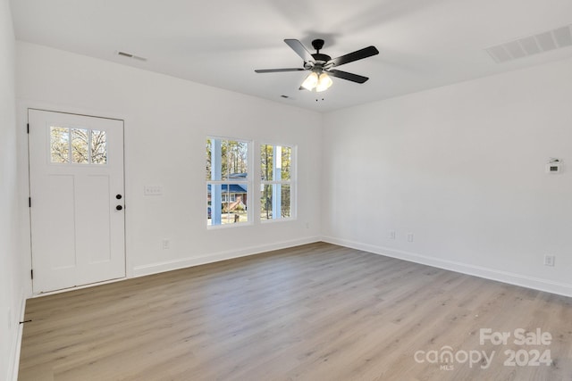 entrance foyer featuring light hardwood / wood-style flooring and ceiling fan