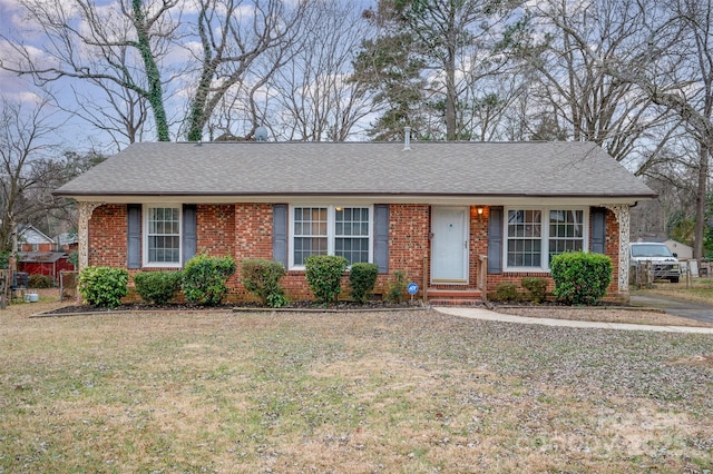 ranch-style house featuring a front lawn