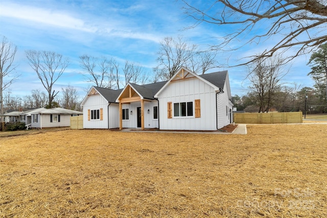 modern inspired farmhouse with a front yard