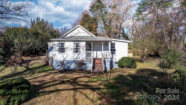 view of front of house with a porch and a front yard