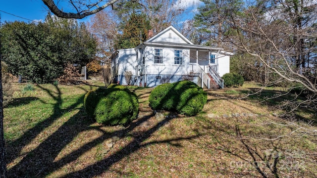 view of front of property with a front lawn