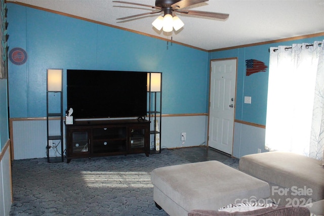 living room featuring ceiling fan and crown molding