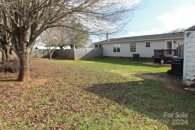 view of yard featuring central AC unit