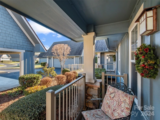 balcony featuring covered porch