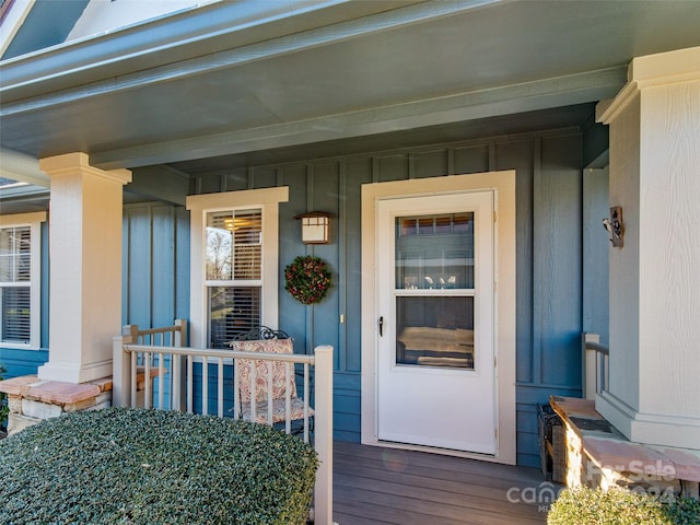 property entrance with covered porch