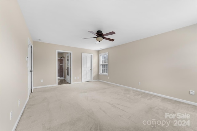 unfurnished room with light carpet and ceiling fan