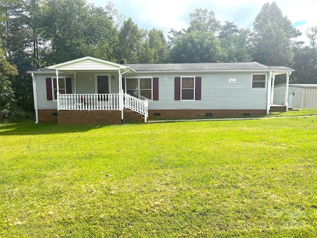 view of front of property featuring a front yard and a porch