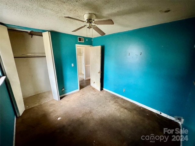 unfurnished bedroom with ceiling fan, a closet, and a textured ceiling