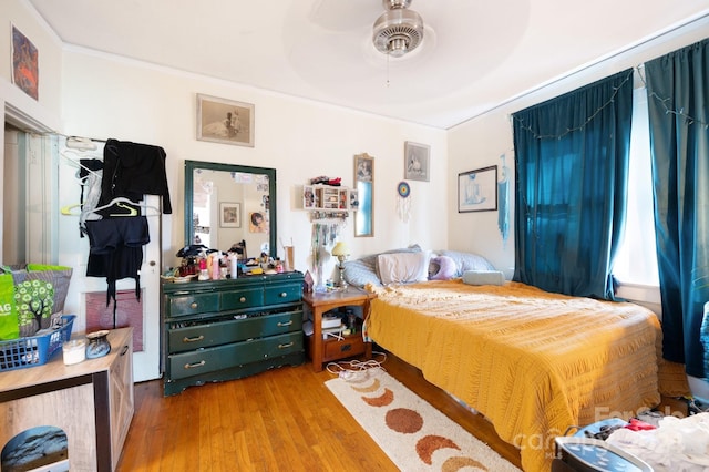 bedroom featuring light hardwood / wood-style floors and ceiling fan