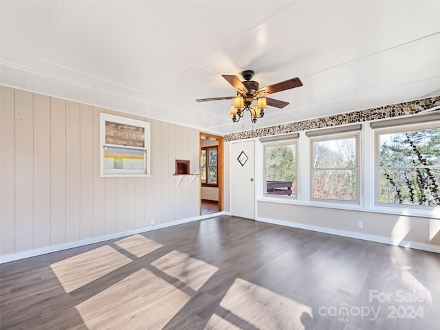 empty room featuring dark hardwood / wood-style floors and ceiling fan