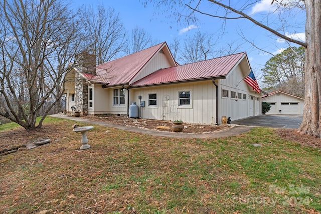 exterior space featuring a front lawn and a garage