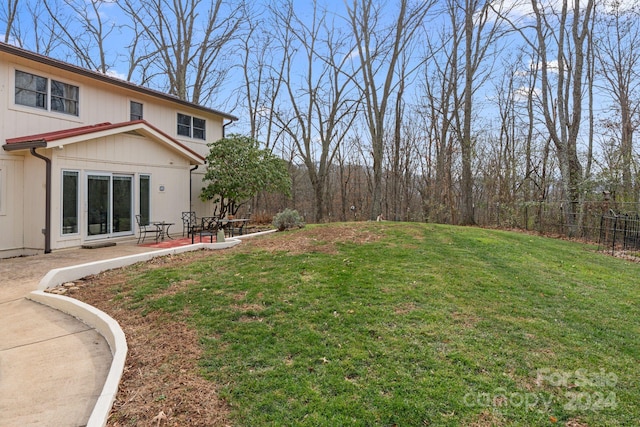 view of yard with a patio