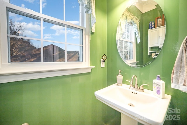 bathroom with sink