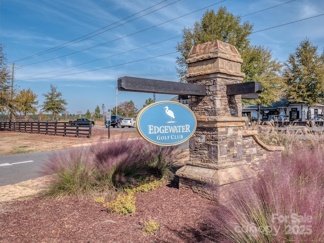 view of community / neighborhood sign