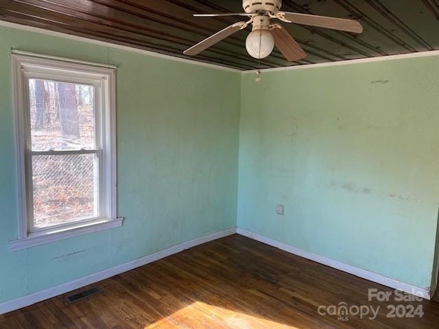 unfurnished room featuring ceiling fan and wood-type flooring