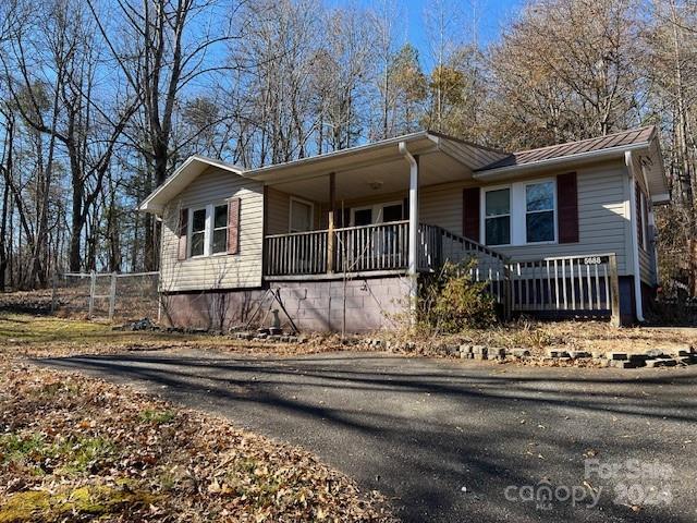 view of front of property featuring covered porch