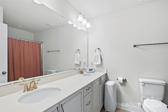 bathroom with a shower with shower curtain, vanity, and toilet