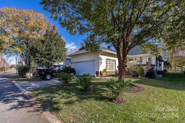 view of front of home featuring a front yard and a garage