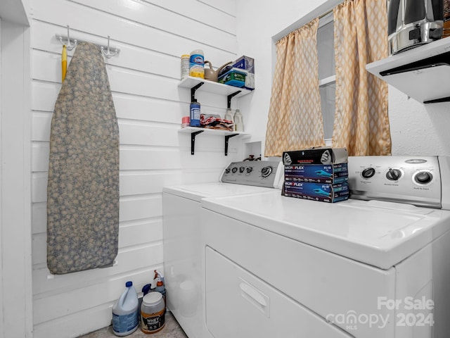 washroom featuring washer and clothes dryer