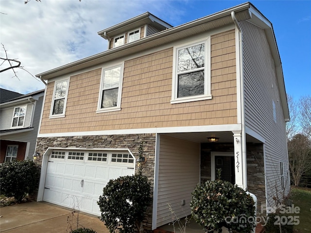 view of front facade featuring a garage