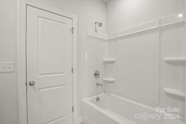 bathroom with shower / washtub combination