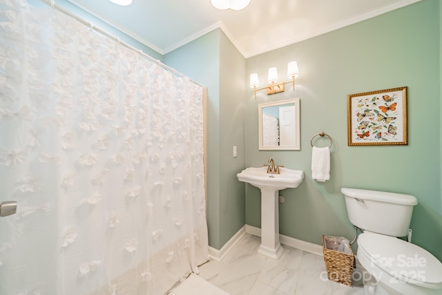 bathroom with toilet, a shower with shower curtain, and ornamental molding