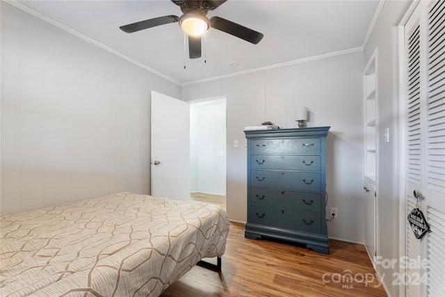 bedroom featuring hardwood / wood-style floors, ceiling fan, and crown molding