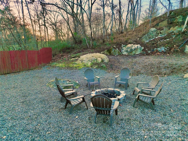 view of yard featuring a fire pit