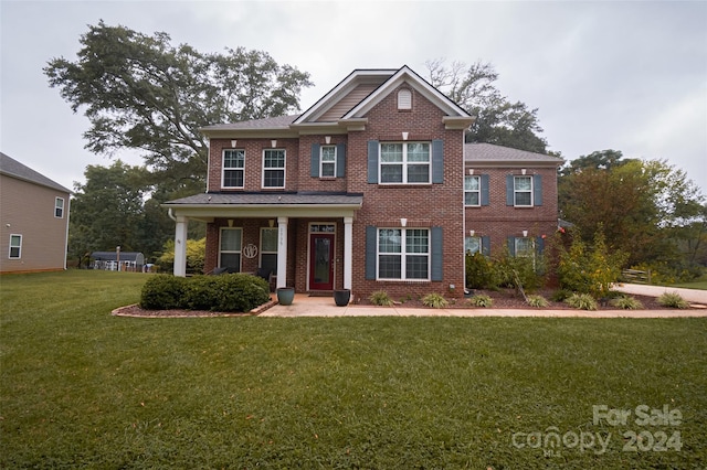 view of front of home featuring a front lawn