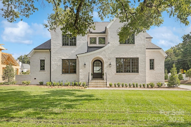 view of front of property with a front yard