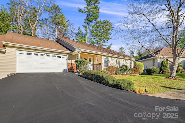 ranch-style house featuring a front lawn and a garage