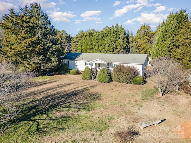 single story home with a front lawn