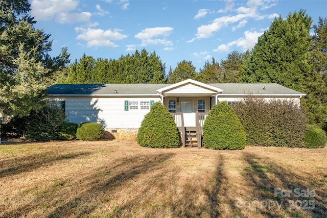 view of front facade with a front yard