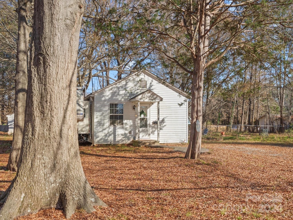 view of front of property